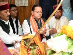 PM मोदी के सार्वजनिक जीवन के 25 साल पूरे, CM धामी ने काशी विश्वनाथ मंदिर में की विशेष पूजा