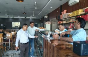 देहरादून से मसूरी तक FDA की छापेमारी, मिठाई और पनीर समेत आठ खाद्य नमूने जांच को भेजे