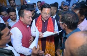 पैतृक गांव हड़खोला पहुंचे सीएम धामी, श्री हरि चंद देवता मंदिर में की पूजा-अर्चना