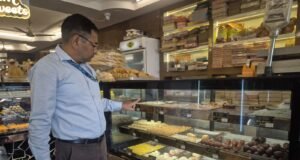 देहरादून में मिठाई की दुकानों पर खाद्य विभाग की छापेमारी, 27 प्रतिष्ठानों की जांच; ट्रे पर डेट लिखना अनिवार्य