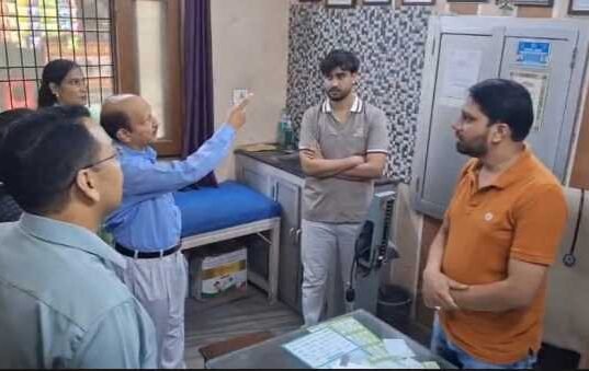 महिला की मौत के बाद बनभूलपुरा में प्रशासन की बड़ी कार्रवाई, तीन क्लीनिक सील